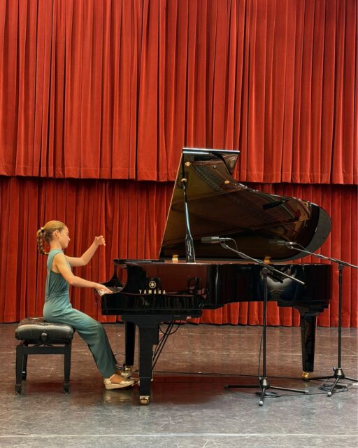 📷 Maiatzaren 28an "Piano Speculum" aurkezpenaren argazkien bilduma partekatzen dugu hemen.
📍𝗘𝗸𝗮𝗶𝗻𝗮𝗿𝗲𝗻 𝟱𝗮𝗻 itxaroten zaituztegu Bilbaoko Euskalduna Jauregian.
-
📷 Compartimos aquí una recopilación de fotografías del día de la presentación del "Piano Speculum" el pasado 28 de mayo.
📍Os esperamos el 𝟱 𝗱𝗲 𝗷𝘂𝗻𝗶𝗼 en el Palacio Euskalduna Bilbao.