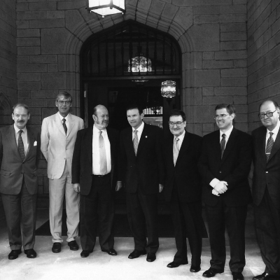Reunión del Consejo Federal del Movimiento Europeo Internacional. Palacio de Artaza, Leioa, 2002: representate del movimiento francés en el MEI, H. Kröner, A. Dukes, J. M. Gil-Robles, Lehendakari J. J. Ibarretxe, E. Nasarre, J. M. González Zorrilla, A. García Ronda e I. Aguirre Arizmendi.