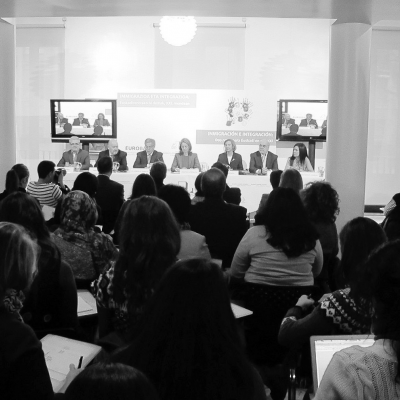 Jornada en el Parlamento Vasco sobre Inmigración e Integración. Vitoria-Gasteiz, 2012: M. Martínez de Lizarduy, I. Iturrate, J. M. González Zorrilla, A. Quiroga (presidenta del Parlamento Vasco), B. Roncal, J. Loza y M. Auzmendi.