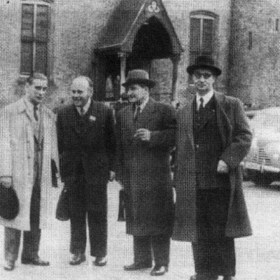 F. J. Landaburu (primero a la izda.), J. A. Aguirre y J. M. Leizaola (tercero y cuarto a la izda.) con ocasión del Consejo Internacional del Movimiento Europeo celebrado en Bruselas, febrero de 1949.